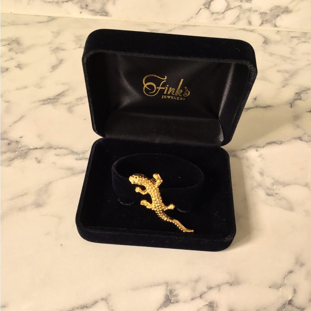 Lizard gold tone brooch 🎄